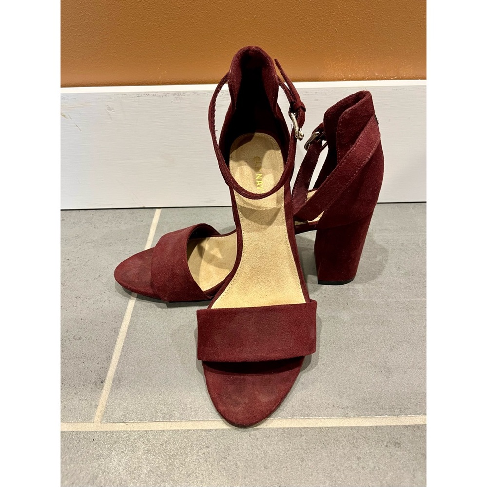 Old Navy Women’s Size 8 Open Toe Maroon Velvet heels